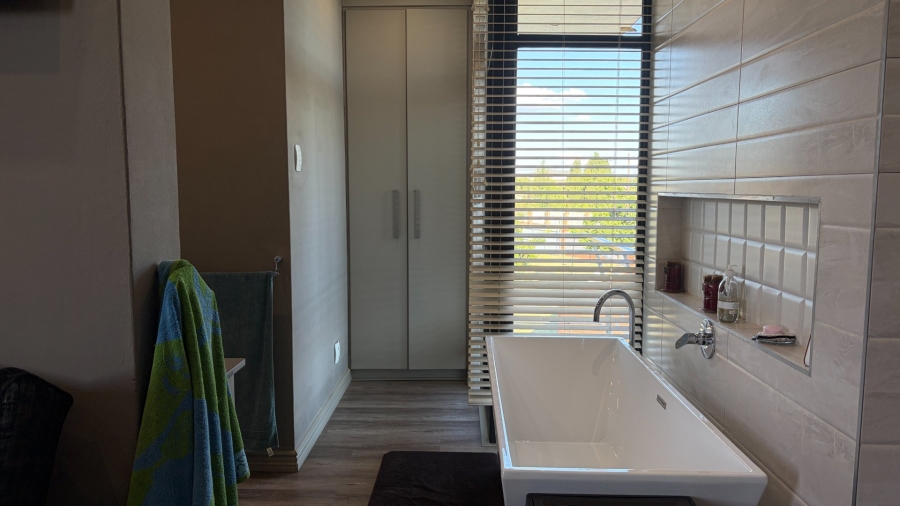 4 Bedroom Property for Sale in Grimbeeck Park North West